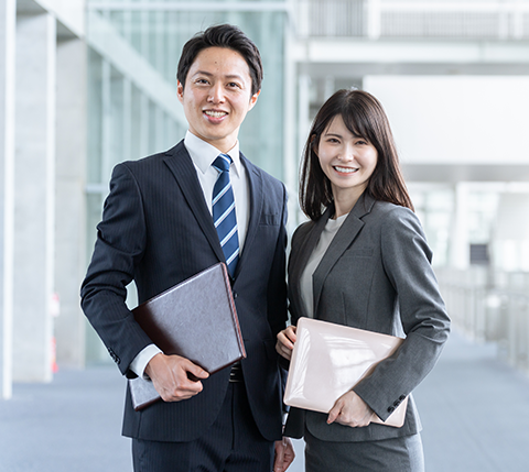 イメージ画像（ノートPCと女性）