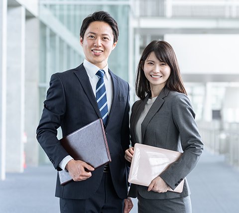 イメージ画像(ノートPCと女性)